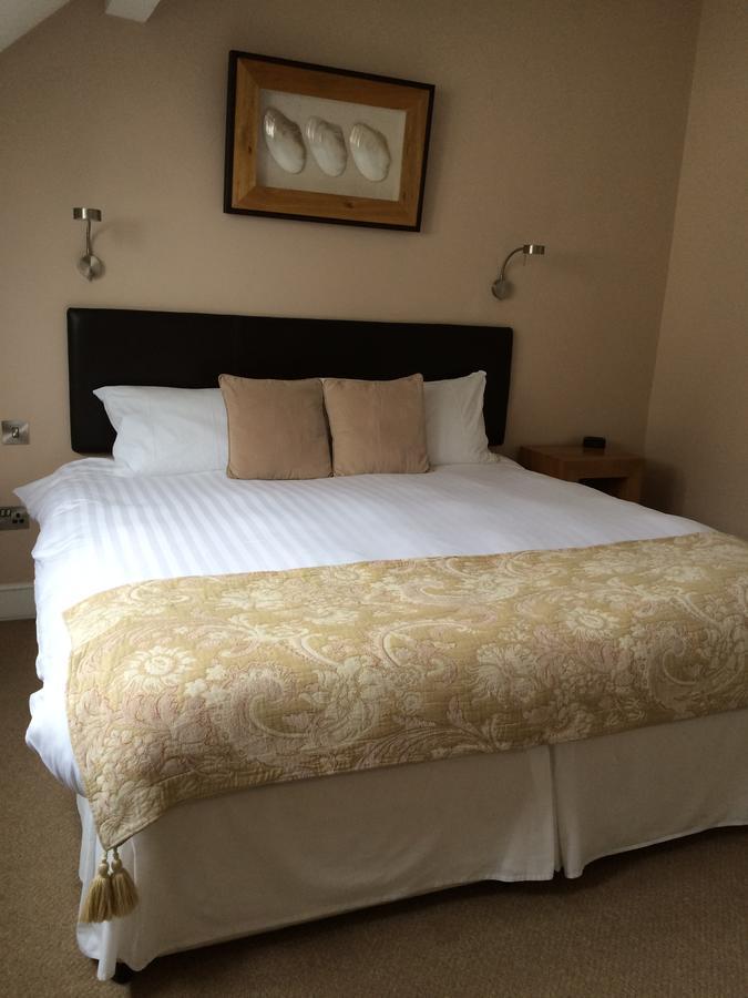 The Britannia Coaching Inn 阿伯蒂费 外观 照片